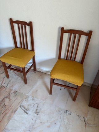 sillas de madera tengo cuatro