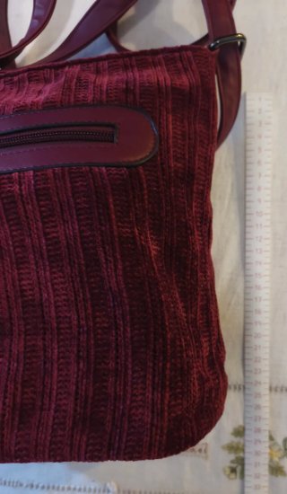 Bolso mediano de terciopelo sin estrenar