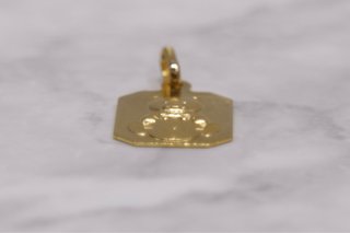 PLACA OSO-RELOJ, ORO 18K/1.4g