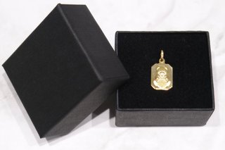 PLACA OSO-RELOJ, ORO 18K/1.4g