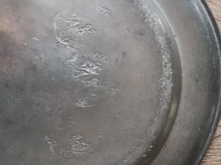 Plato antiguo alemán de peltre ICH