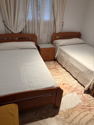 2 Camas de madera+colchon 1,05
