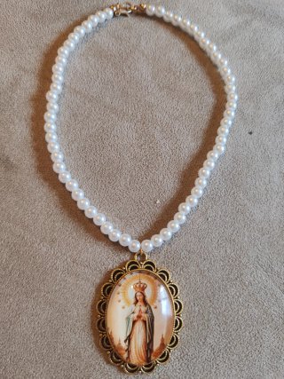 Colgante Virgen del Pilar perlas