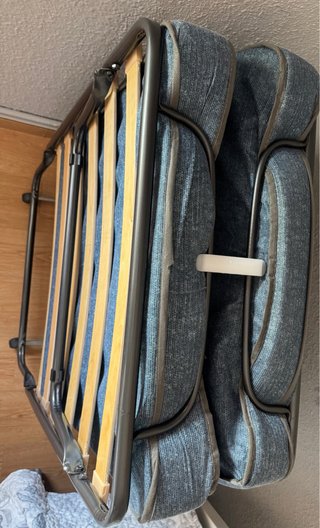 Cama Plegable Metálica con Ruedas