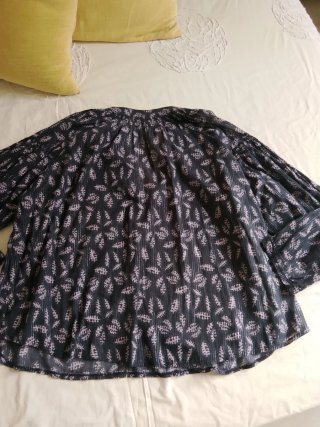 Blusa ancha estampada mangas abullonadas