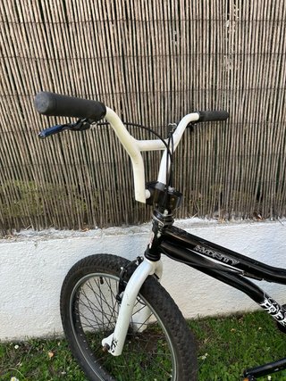 Bicicleta BMX Monty Negra y Blanca