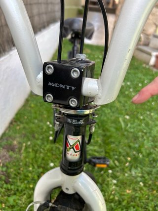 Bicicleta BMX Monty Negra y Blanca