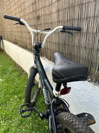Bicicleta BMX Monty Negra y Blanca