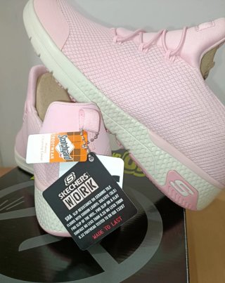 Zapatillas Skechers Work rosa,con etiquetas.