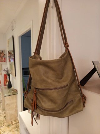 Mochila de cuero sintético