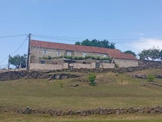 Se venden 2 casas a 15 km de Pontevedra