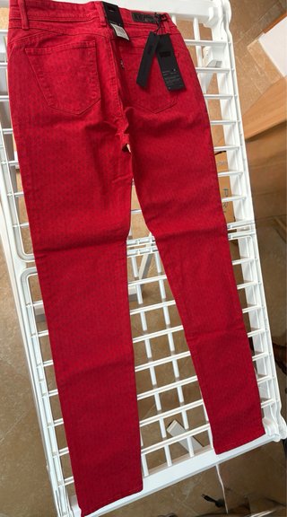 Pantalón nuevo Levi's Rojo Estampado Talla W26L32