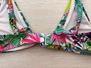Top bikini estampado tropical