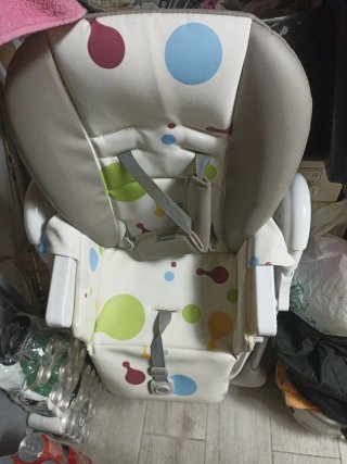 Trona infantil plegable y compacta