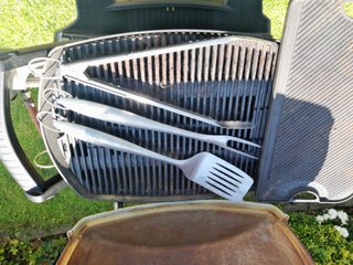 Barbacoa Weber Q200 + carro + utensilios