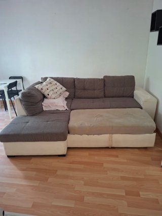 Sofá cama marrón y blanco