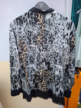 Elegante blusa estampada mujer