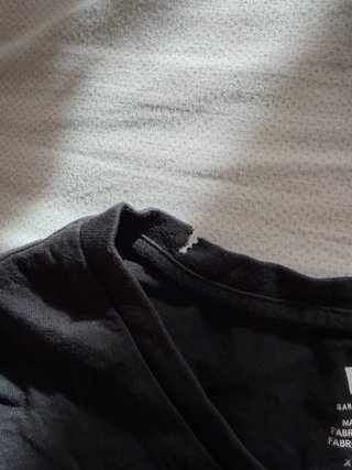 Camiseta Levi's Negra Logo Rojo