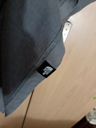 The North Face Camiseta Gris Talla S
