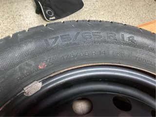Neumático con llanta 175/65 R14