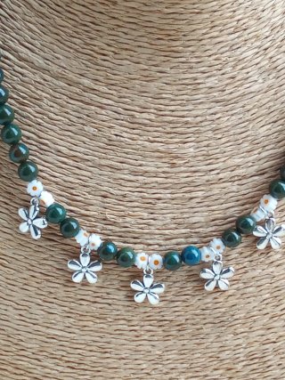GARGANTILLA JADE CON MARGARITAS