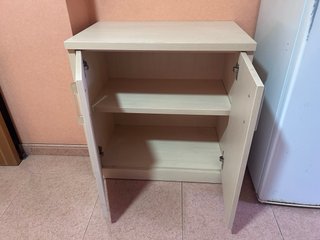Mueble de cocina beige madera