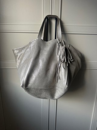 Bolso TCN grande plateado con fleco