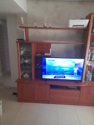 Mueble de salón madera y cristal