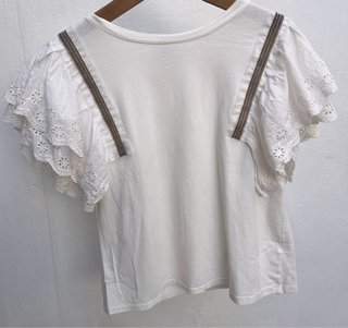 Camiseta blanca talla única con mangas volantes