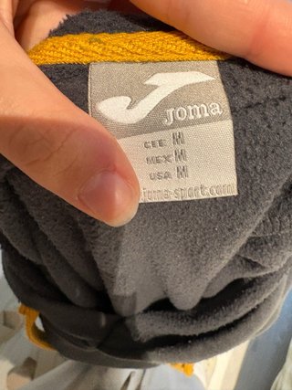 Sudadera Joma gris con detalles mostaza