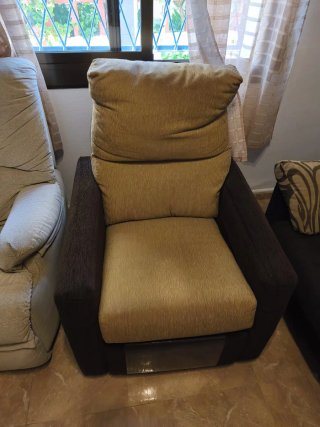 Sillón individual relax tela beige y marrón.