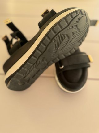 Sandalias cuña negras cómodas
