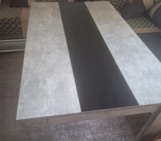 Mesa de comedor color cemento  gris