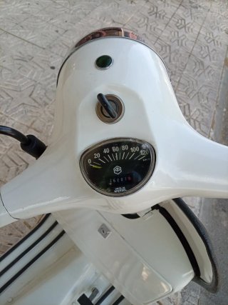 Vespa DS 200 - 1980 - Blanca