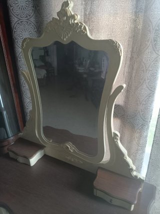 Tocador vintage con espejo basculante