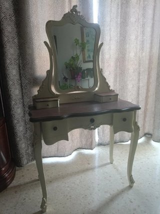 Tocador vintage con espejo basculante