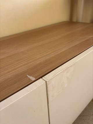 Mueble bajo salón madera y blanco Ikea