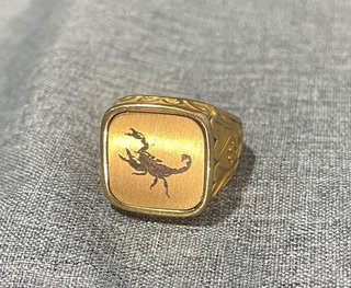 Anillo Sello Escorpión Vintage Dorado