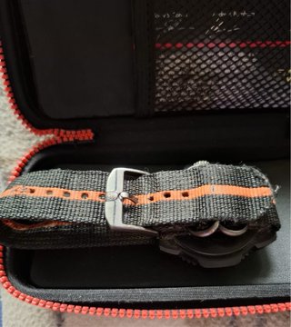 Reloj Luminox Negro y Naranja