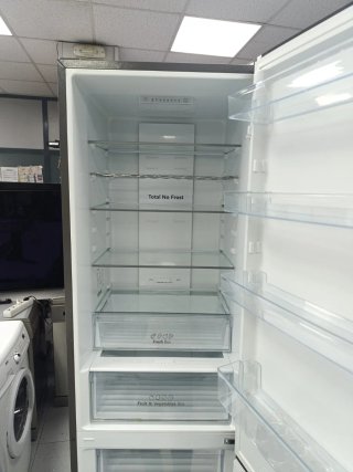 Nevera Hisense 2m x 60cm puerta cristal
