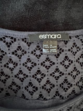 Vestido largo azul con escote de encaje
