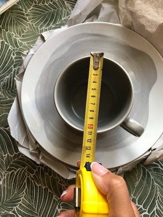Set de vajilla gris y blanco