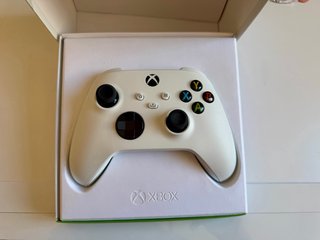 Mando Xbox Robot White
