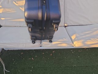 Maleta grande rígida con ruedas y combinación