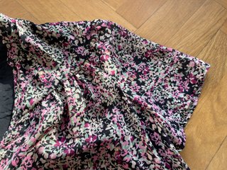 Blusa IKKS floral rosa y negro talla 36