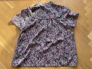Blusa IKKS floral rosa y negro talla 36