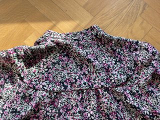 Blusa IKKS floral rosa y negro talla 36