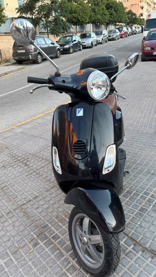 Vespa LX 50 Negra Marrón Automática 150.000km