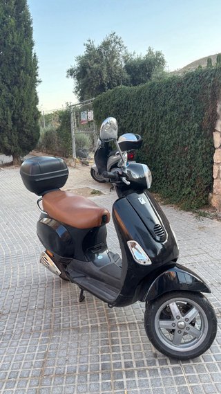 Vespa LX 50 Negra Marrón Automática 150.000km