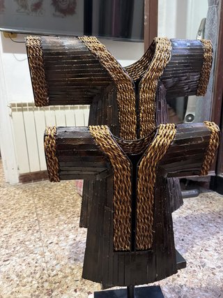 Escultura Brutalista The Emperor’s robe